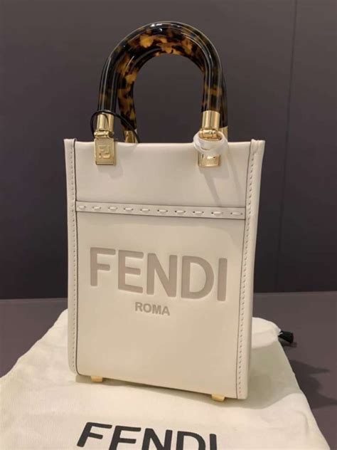 fendi kabelka|fendi peekaboo bag sale.